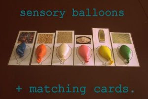 Ballons sensoriels avec cartes à associer